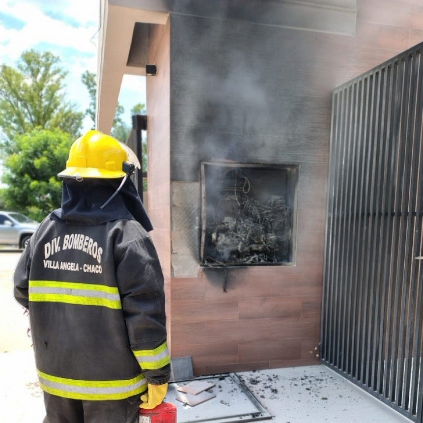 Villa &Aacute;ngela: SE PRODUJO UN INCENDI&Oacute; DE TABLERO EL&Eacute;CTRICO EN EL COMPLEJO DE DEPARTAMENTOS &ldquo;GLORIA&rdquo;