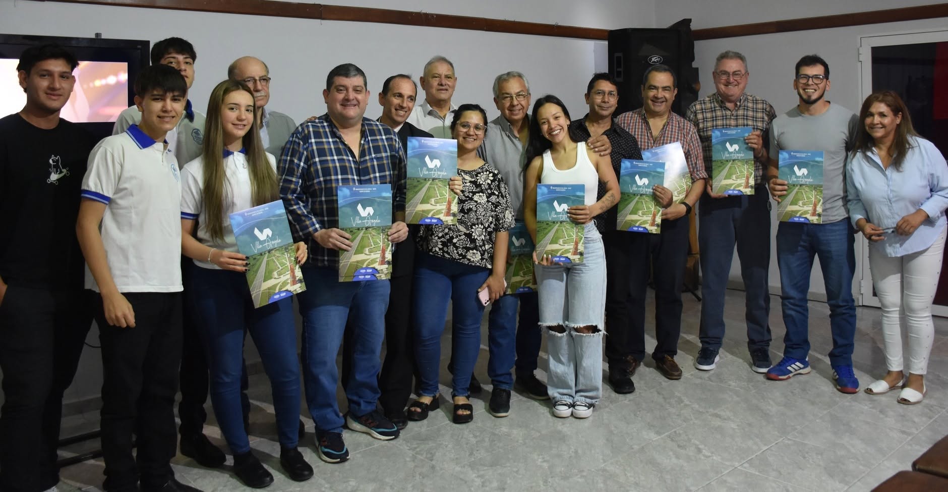 RECONOCIMIENTO A PERSONAS DESTACADAS DE VILLA ÁNGELA EN UN ACTO ORGANIZADO POR EL CONCEJO 