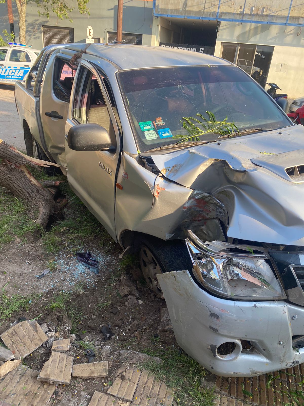 VILLA ÁNGELA: JOVEN ALCOHOLIZADO SUSTRAJO UNA CAMIONETA, CHOCÓ Y CAUSÓ DESTROZOS