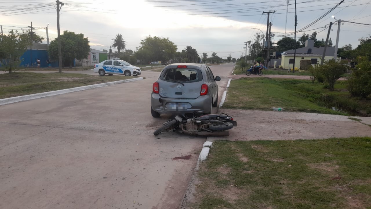 VILLA ÁNGELA: UN JOVEN RESULTÓ LASTIMADO EN UN CHOQUE EN BOULEVARD SAN MARTÍN