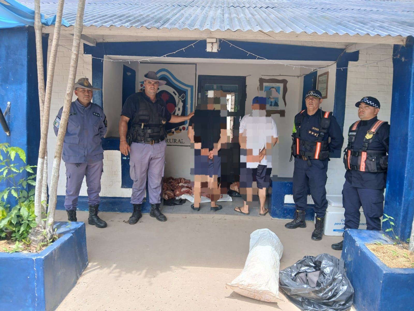 CAPTURAN A 3 PERSONAS BUSCADAS POR LA JUSTICIA, SECUESTRAN 90KG. DE PRODUCTOS CÁRNICOS E INCAUTAN MAS DE 60 MOTOCICLETAS