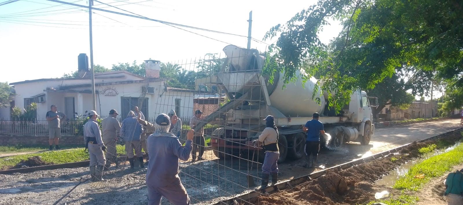 CONTINÚAN LOS TRABAJOS DE PAVIMENTO, BACHEO Y DESMALEZAMIENTO 