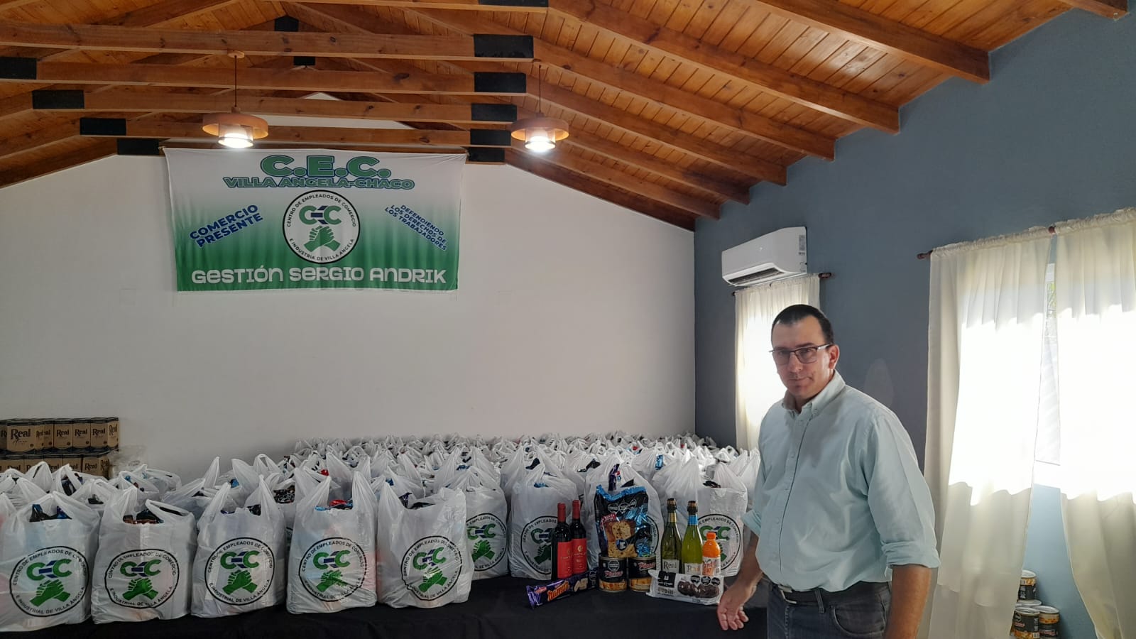 VILLA ÁNGELA: CENTRO DE EMPLEADOS DE COMERCIO INICIÓ LA ENTREGA DE BOLSINES NAVIDEÑOS PARA SUS AFILIADOS 