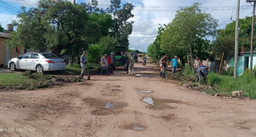 Villa Ángela: EL MUNICIPIO REALIZA LA LIMPIEZA DE NUEVOS SECTORES DE CUNETAS, ALCANTARILLAS Y DESAGÜES