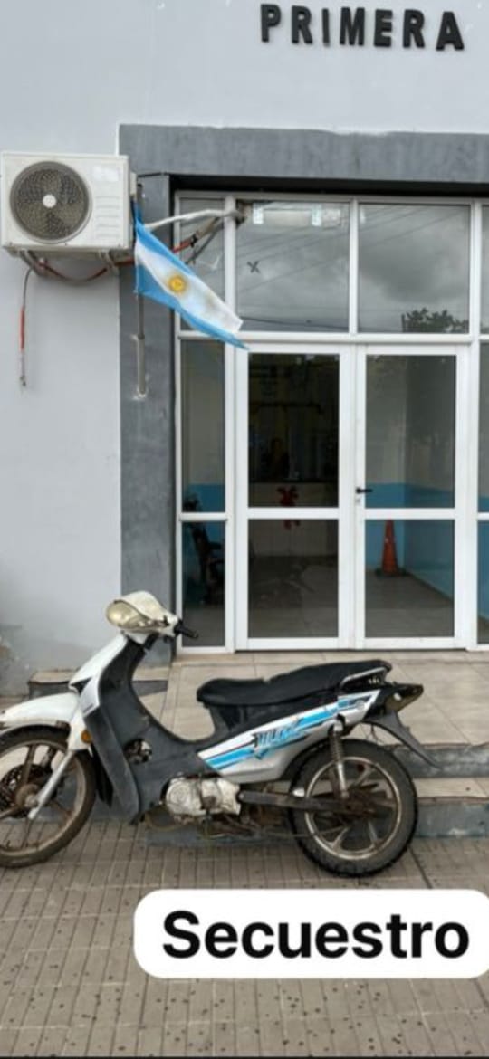 VILLA ÁNGELA: ROBÓ UNA MOTOCICLETA Y LA ABANDONÓ EN UN BALDÍO 